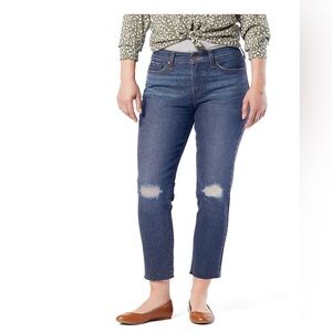 252. Levi Strauss Signature Women’s Mid Rise Slim Fit Boyfriend Jean
